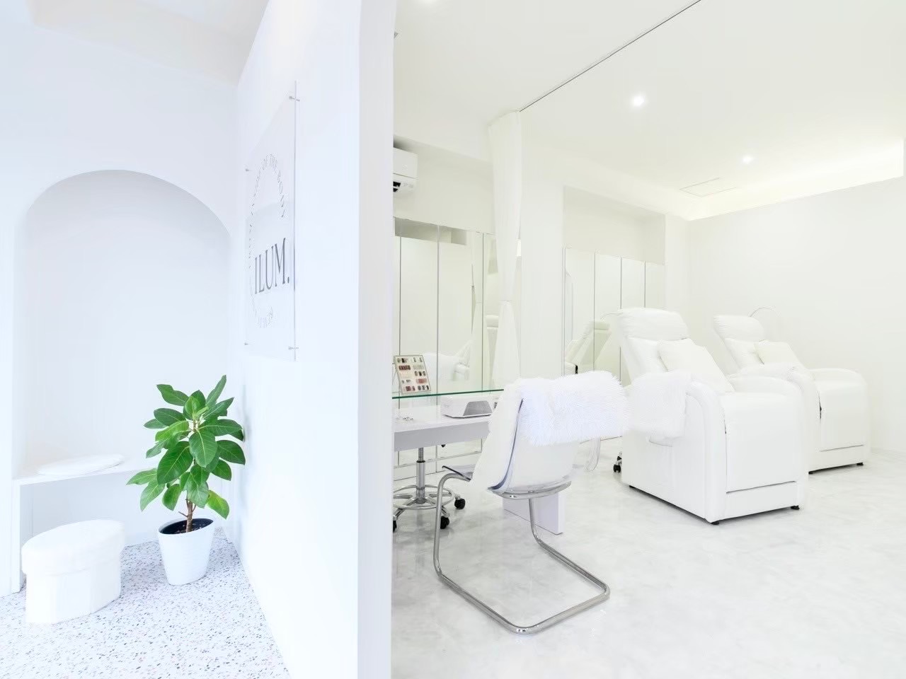 ILUM. サロン内装