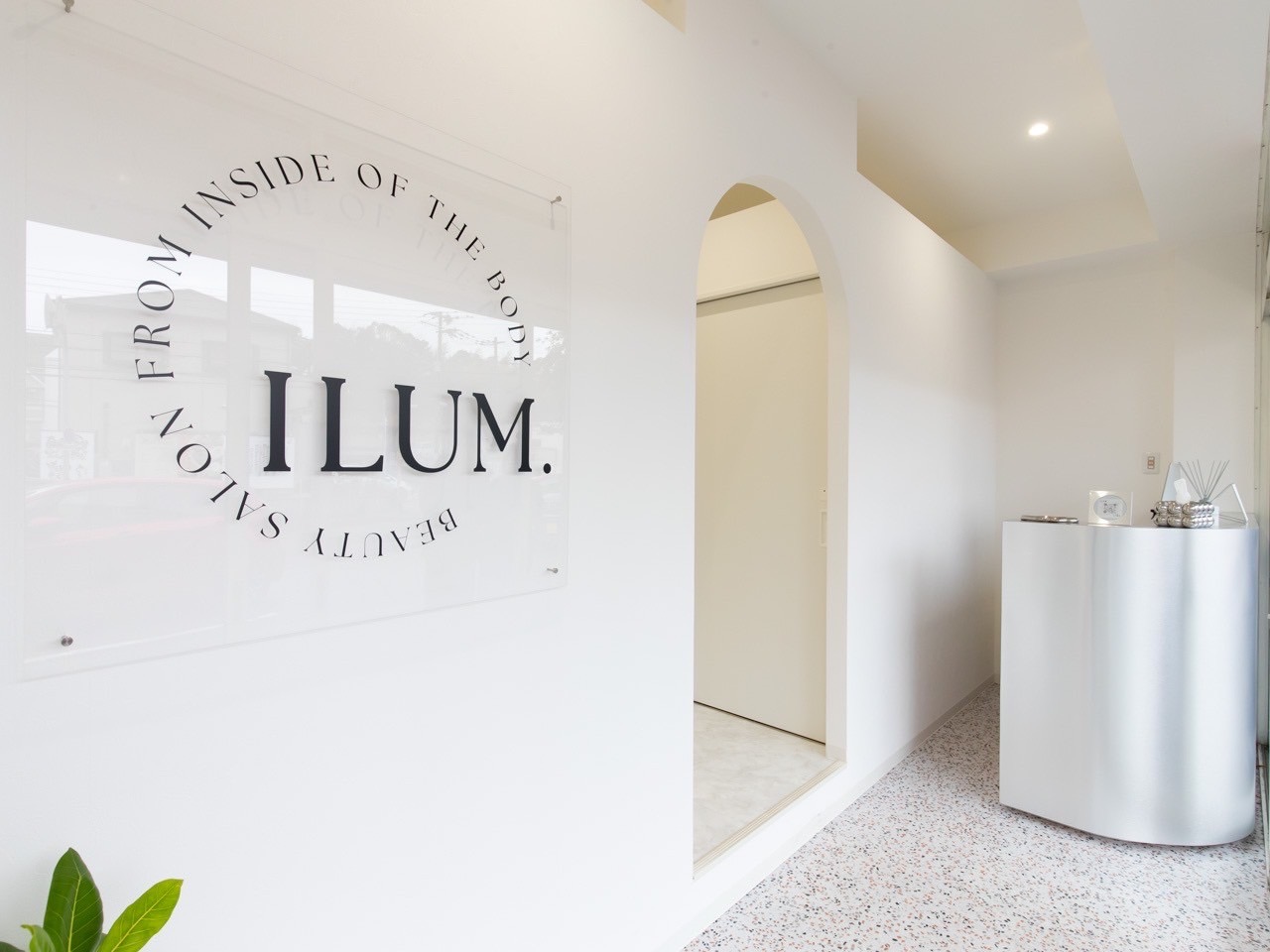 ILUM. エントランス